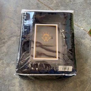 Hutton Wilkinson Medallion Plush Blanket